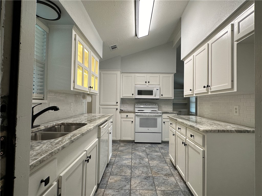 7445 Milky Way Dr Property Photo 8