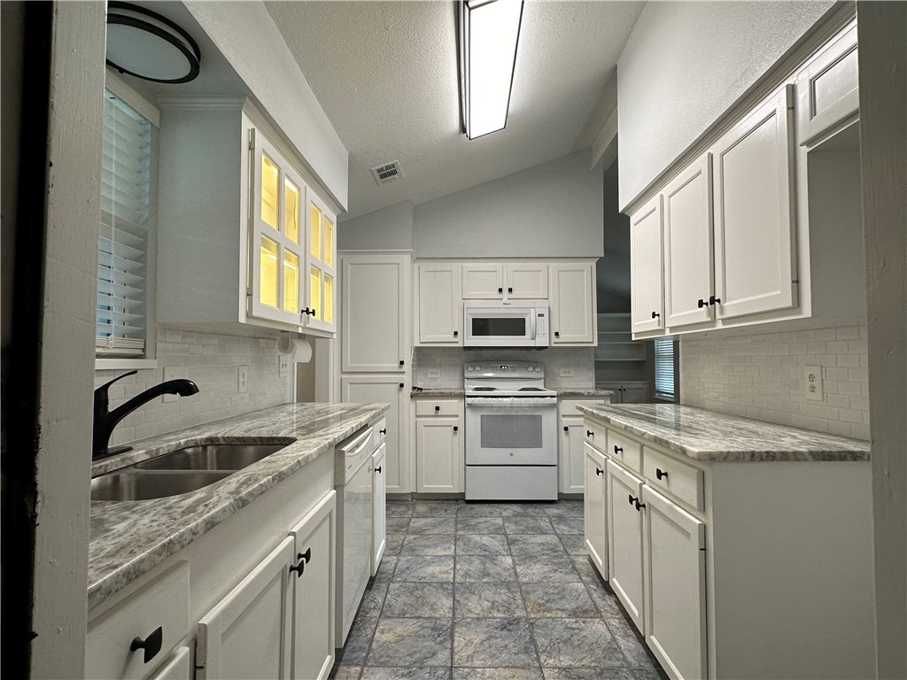 7445 Milky Way Dr Property Photo 9