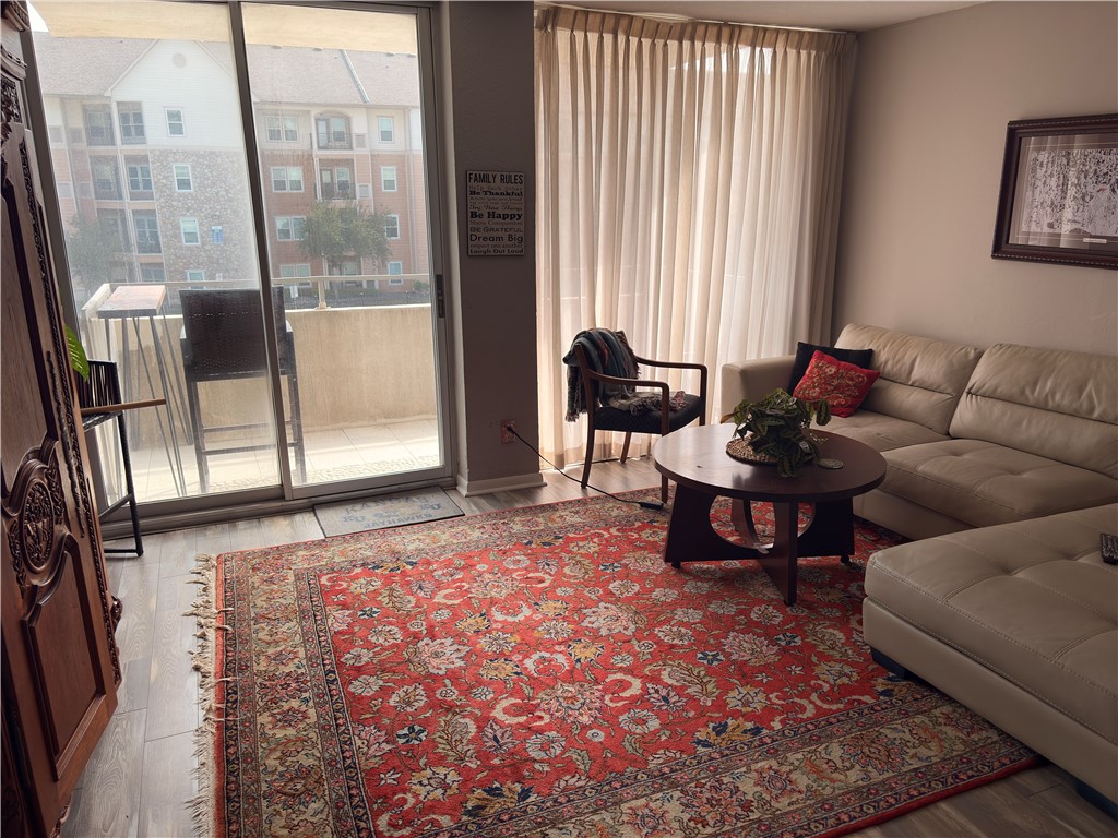 715 S Upper Broadway St 304 Property Photo 2
