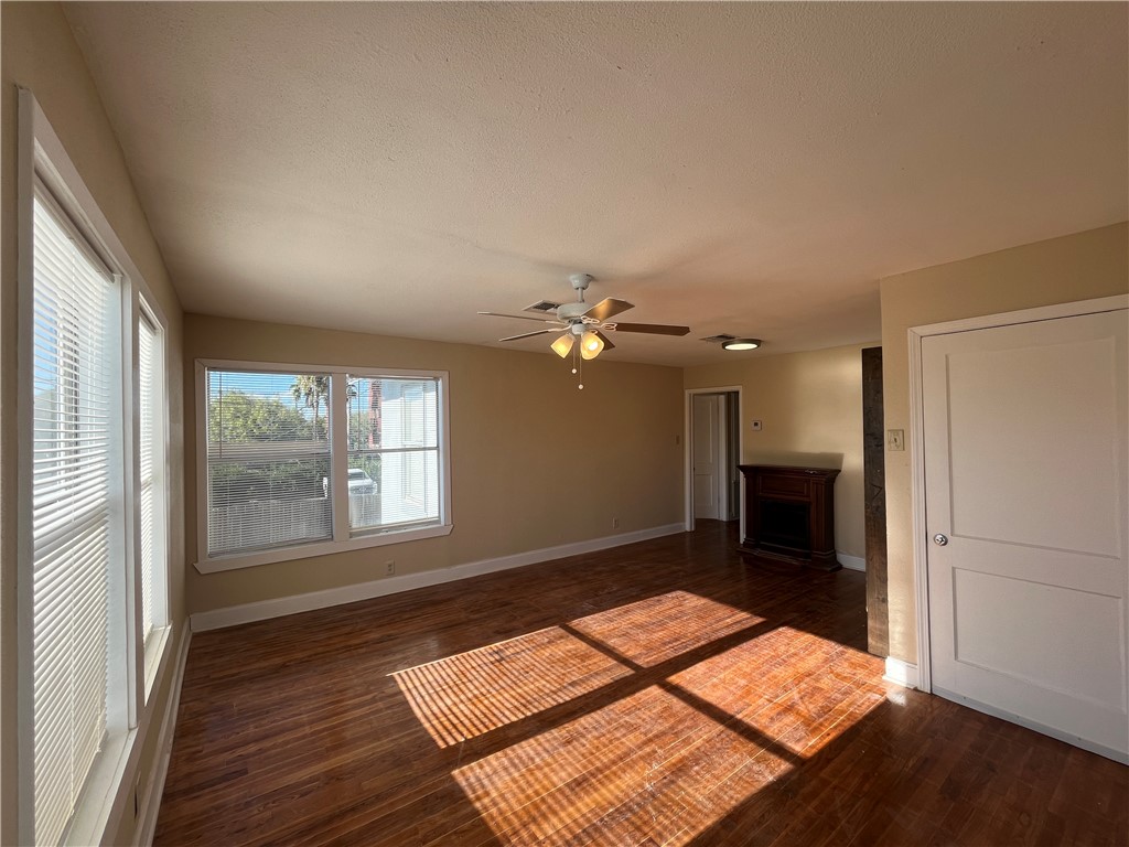 3412 Denver Ave C Property Photo 6