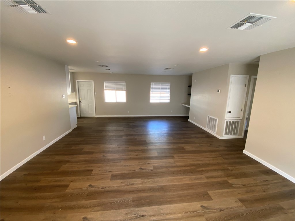 1006 Burleson St Property Photo 3