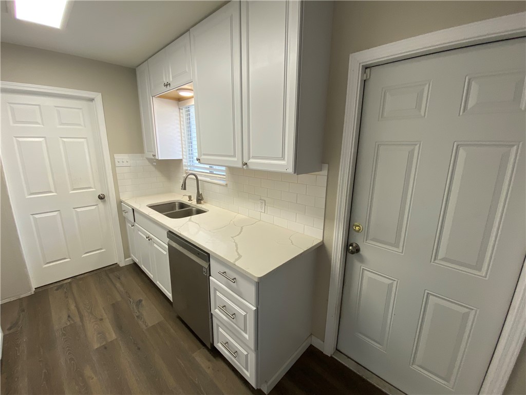 1006 Burleson St Property Photo 8