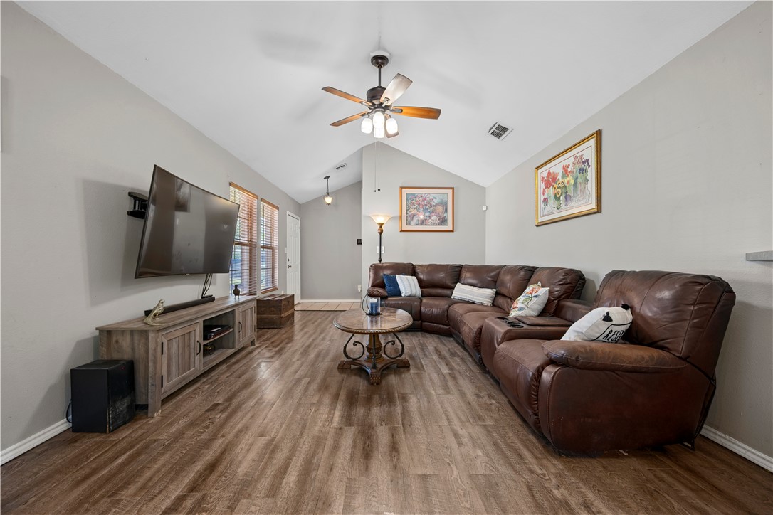 2625 Henrietta Pl Property Photo 11