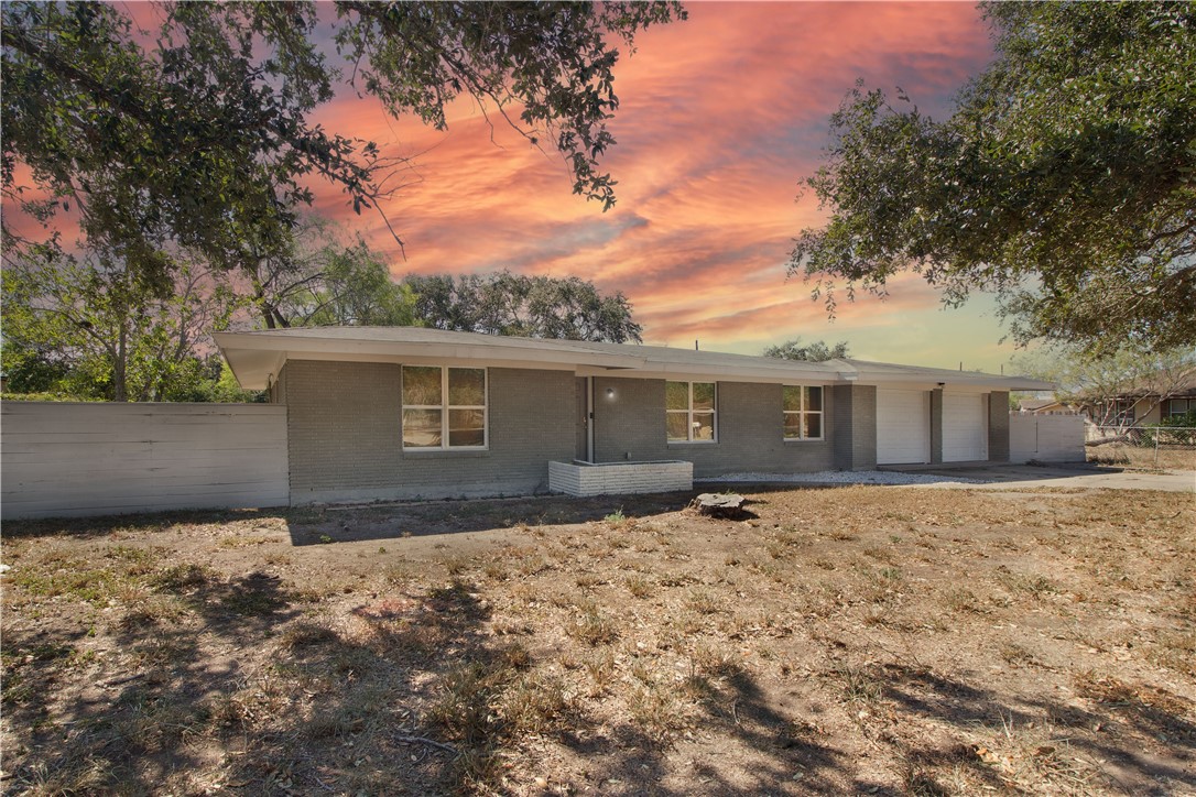 818 W Wildwood Dr Property Photo 1