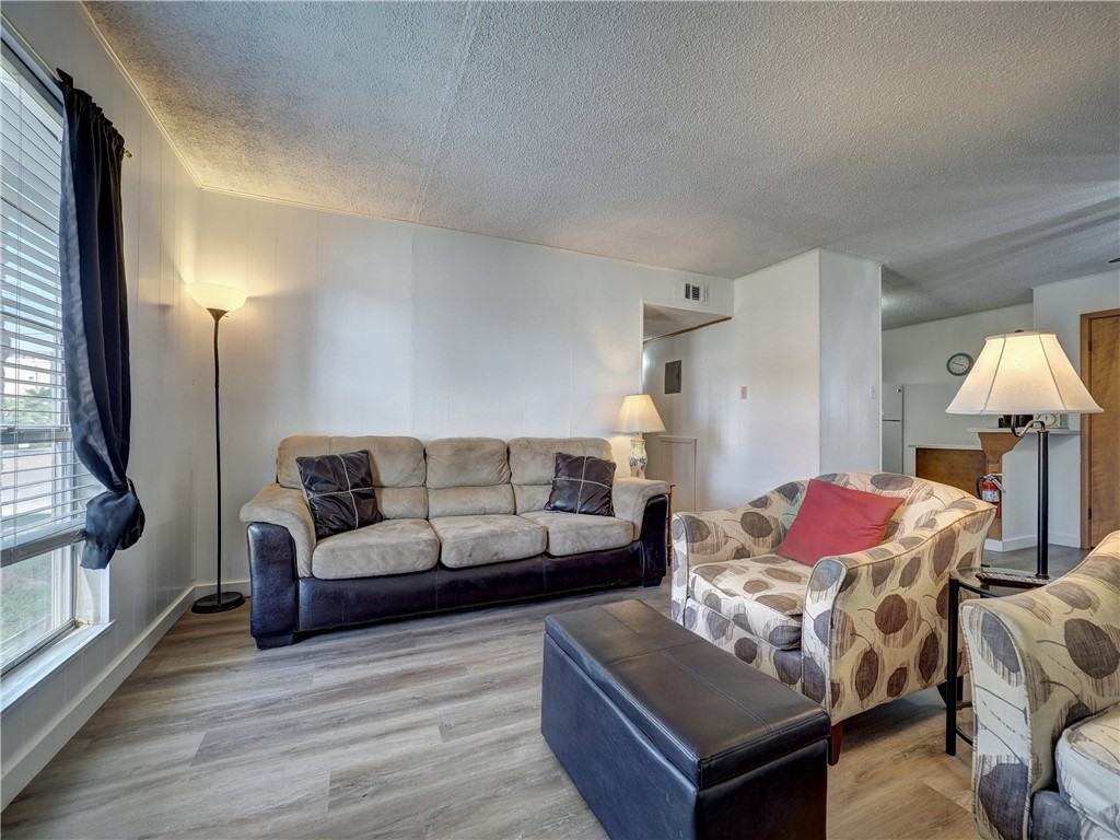 2025 S 11th St 1 Property Photo 4