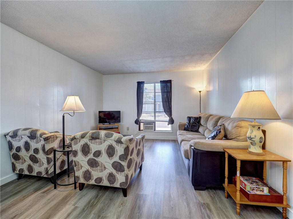 2025 S 11th St 1 Property Photo 5