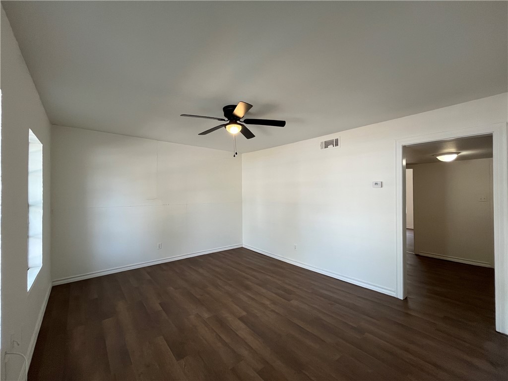 907 Elizabeth St 2 Property Photo 3