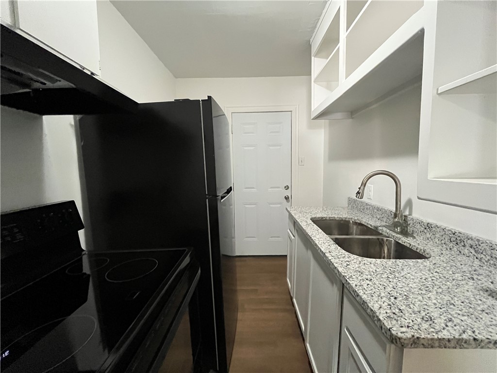 907 Elizabeth St 2 Property Photo 5