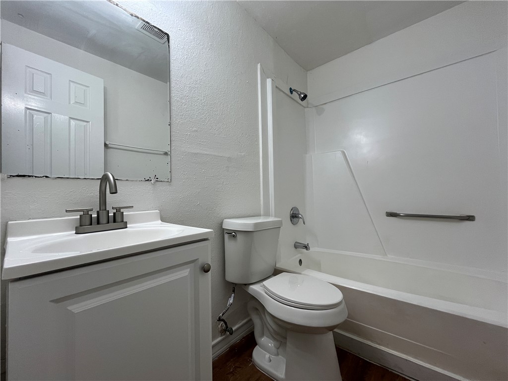 907 Elizabeth St 2 Property Photo 8
