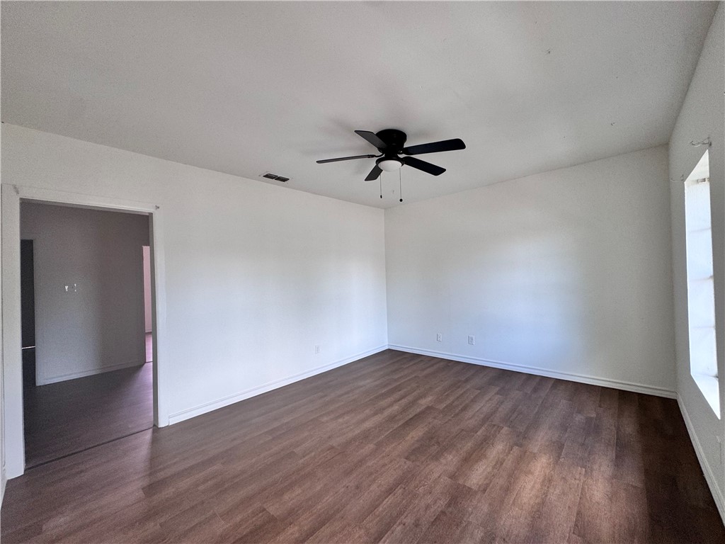 907 Elizabeth St 4 Property Photo 3