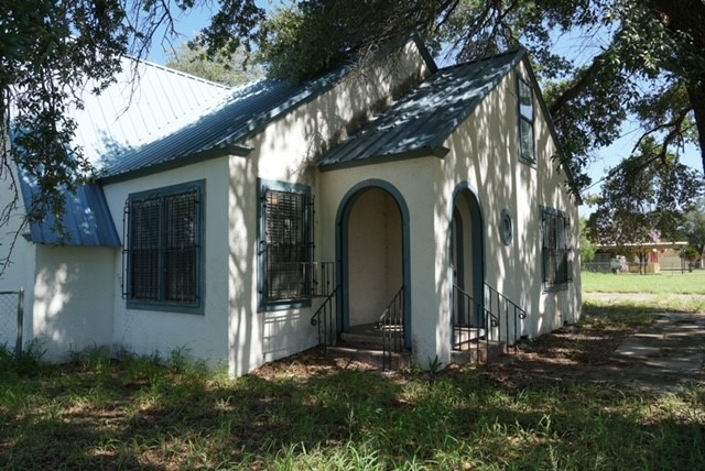 701 N Gudron Ave Property Photo 1