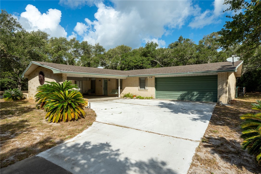 1309 Mesquite St Property Photo 1