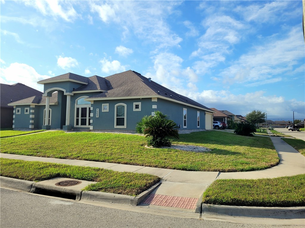 7505 S Lake Dr Property Photo 3