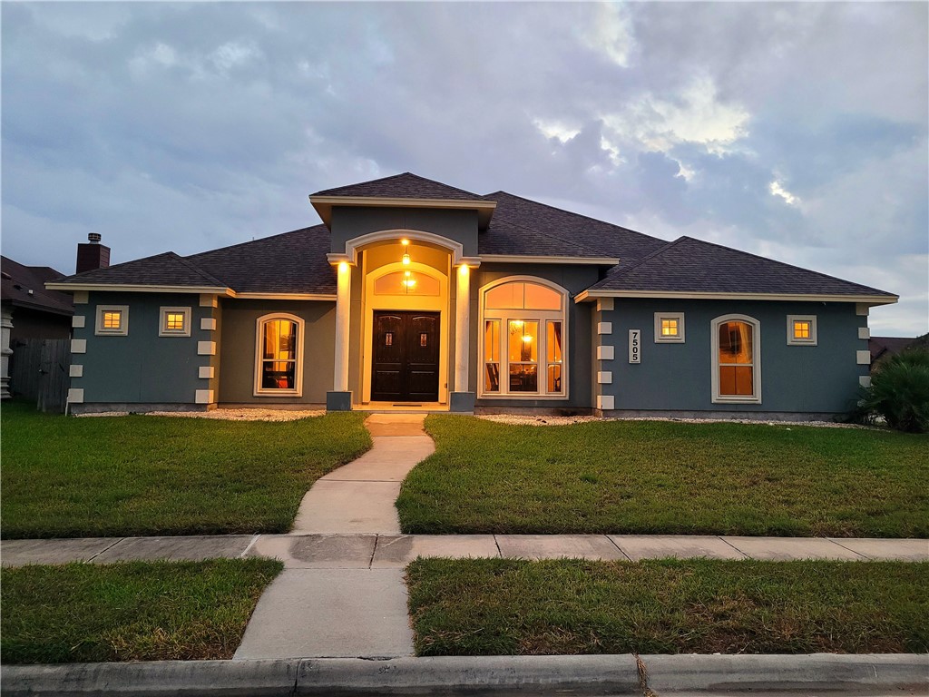 7505 S Lake Dr Property Photo 4