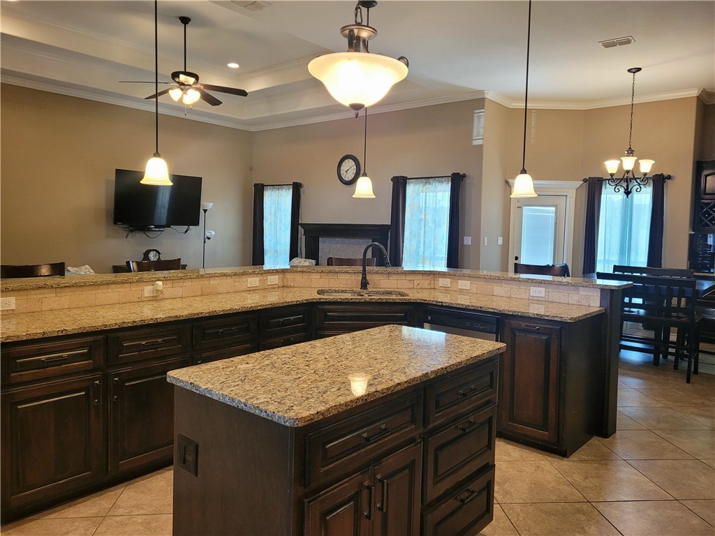 7505 S Lake Dr Property Photo 10