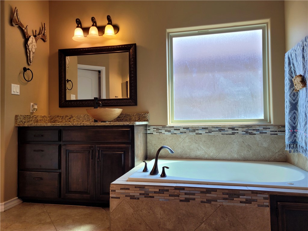 7505 S Lake Dr Property Photo 27