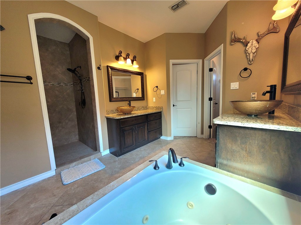 7505 S Lake Dr Property Photo 29