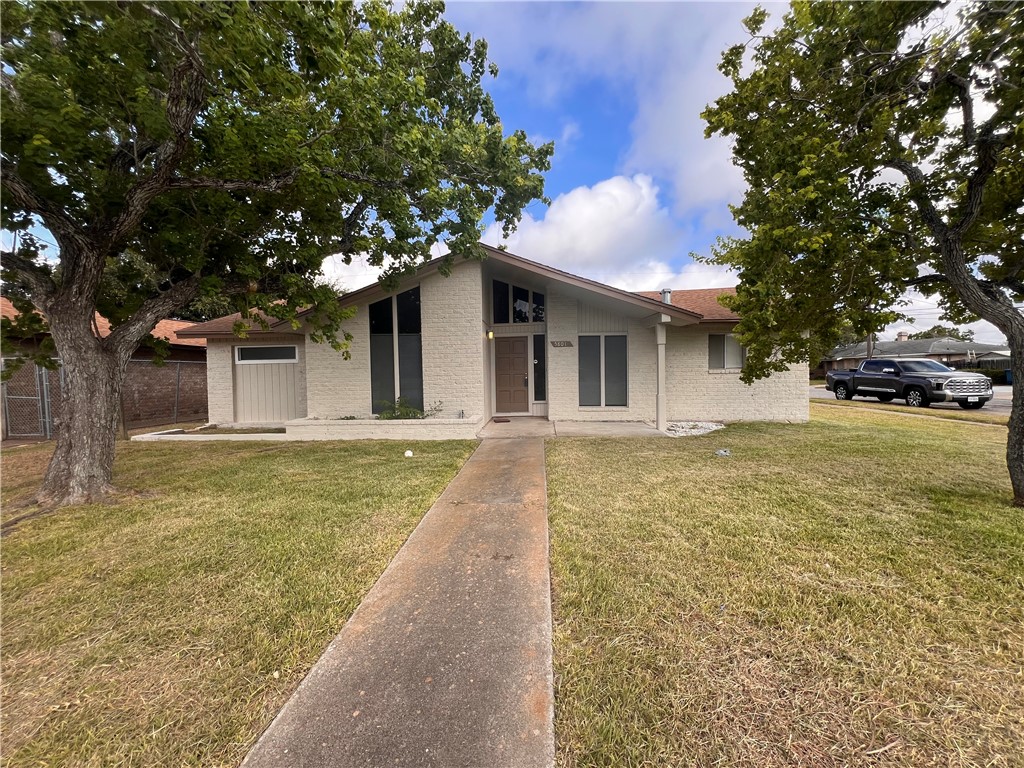 5801 Crestgrove Dr Property Photo 1