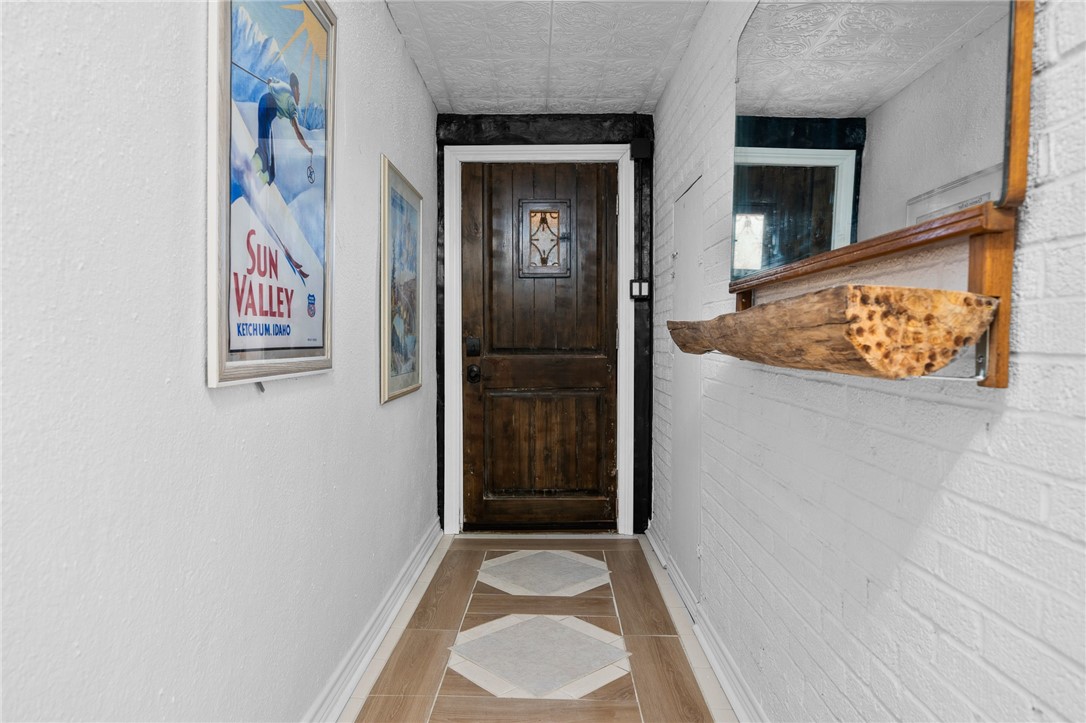 2475 Avenue Avenue E Property Photo 4