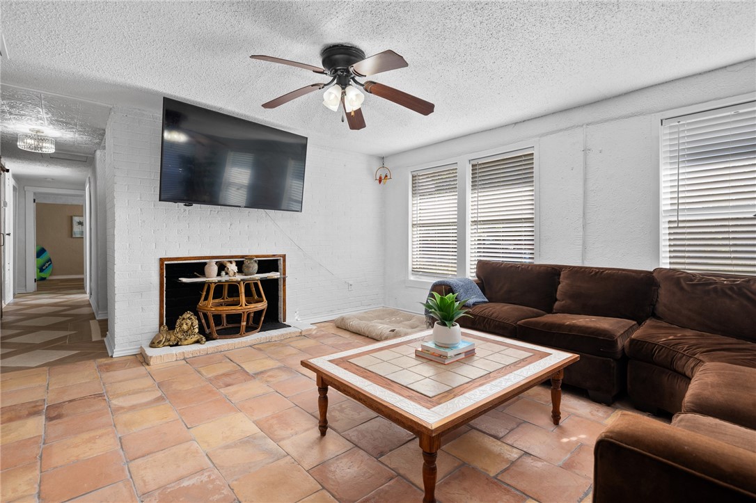 2475 Avenue Avenue E Property Photo 6