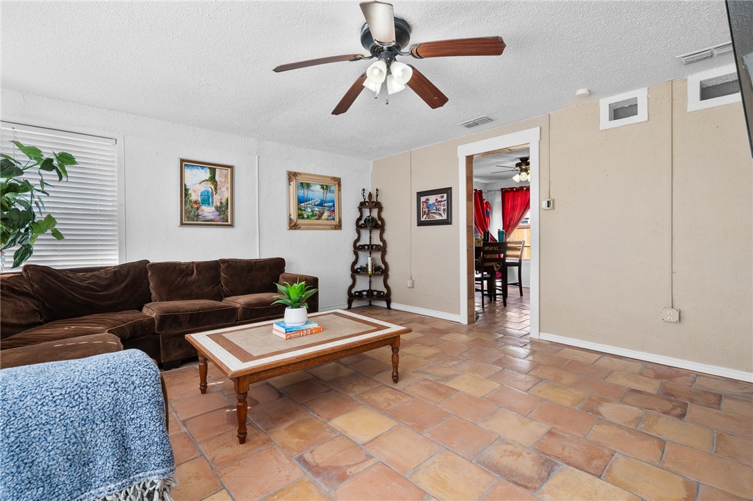 2475 Avenue Avenue E Property Photo 7