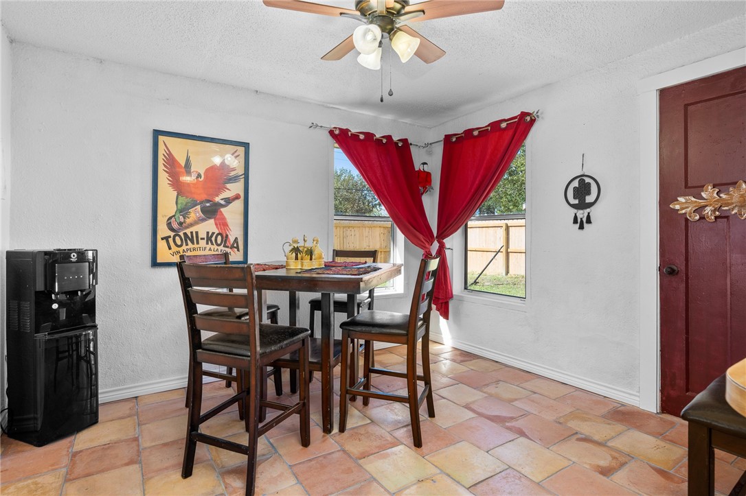 2475 Avenue Avenue E Property Photo 8