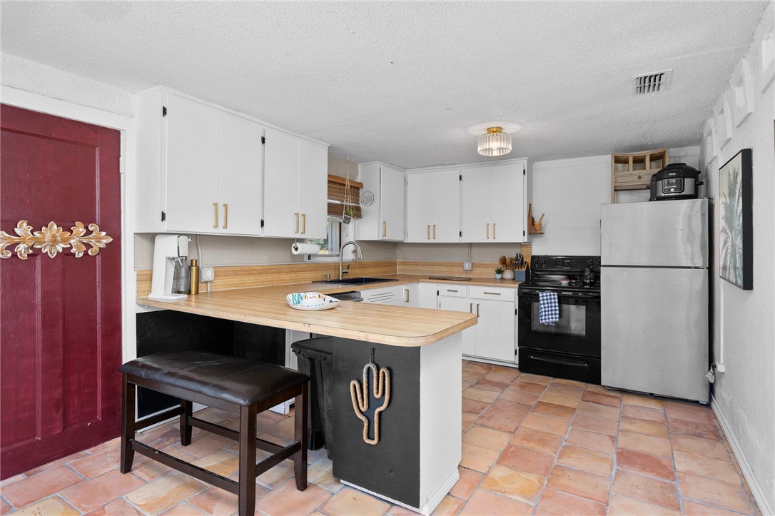 2475 Avenue Avenue E Property Photo 9