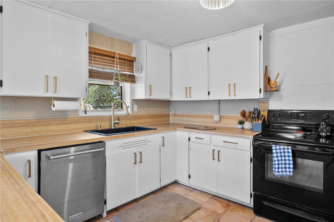 2475 Avenue Avenue E Property Photo 10