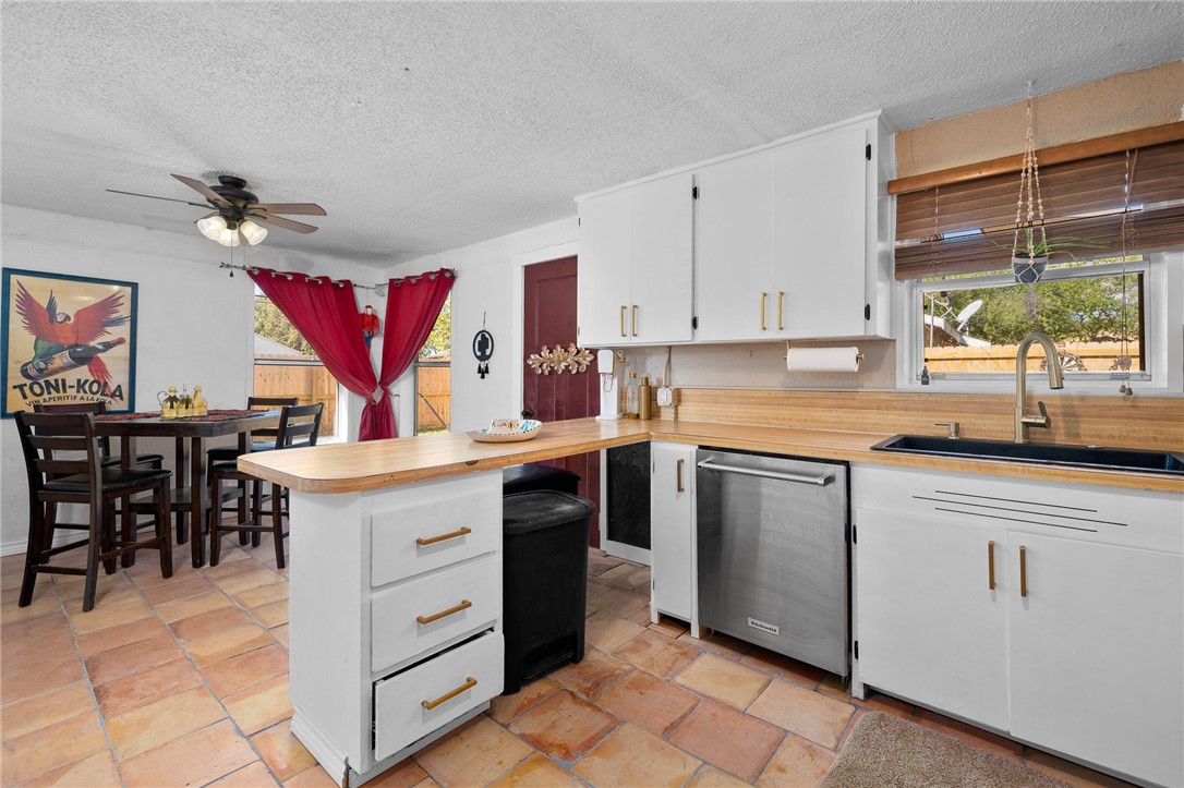 2475 Avenue Avenue E Property Photo 11