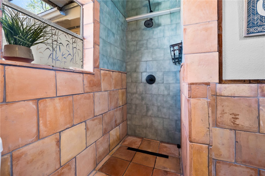 2475 Avenue Avenue E Property Photo 14