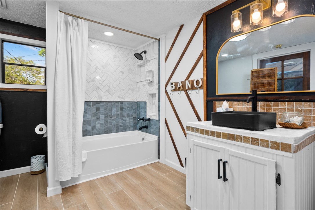 2475 Avenue Avenue E Property Photo 19