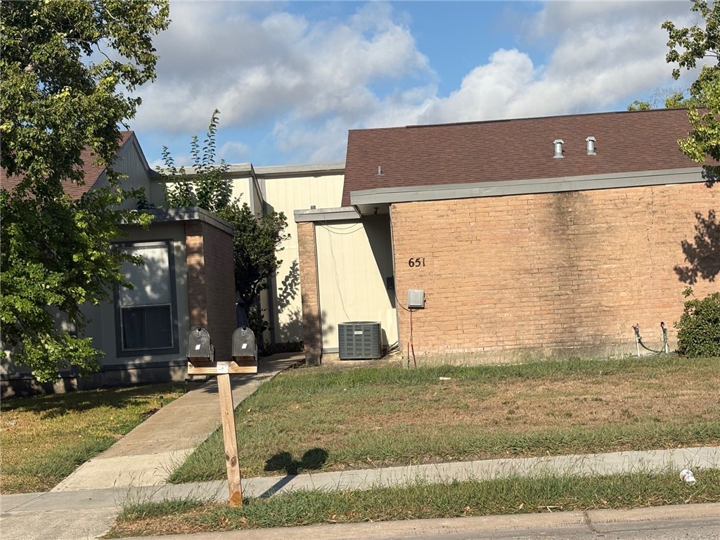 6517 Long Meadow Dr B Property Photo 1