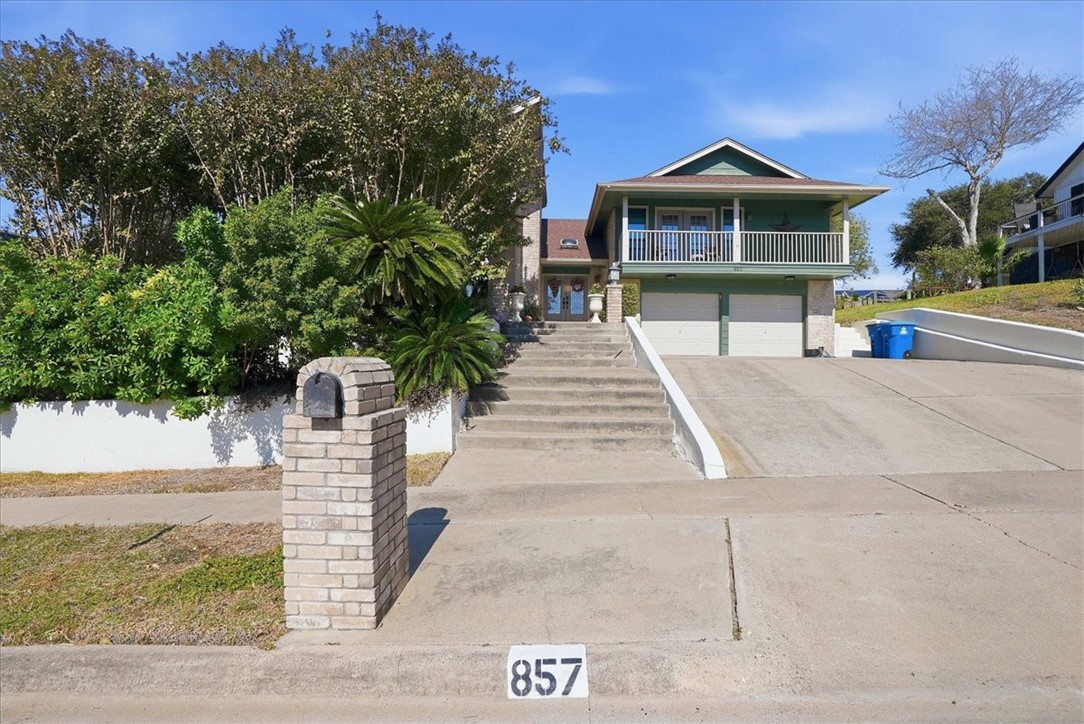 857 Cliff Dr Property Photo 2