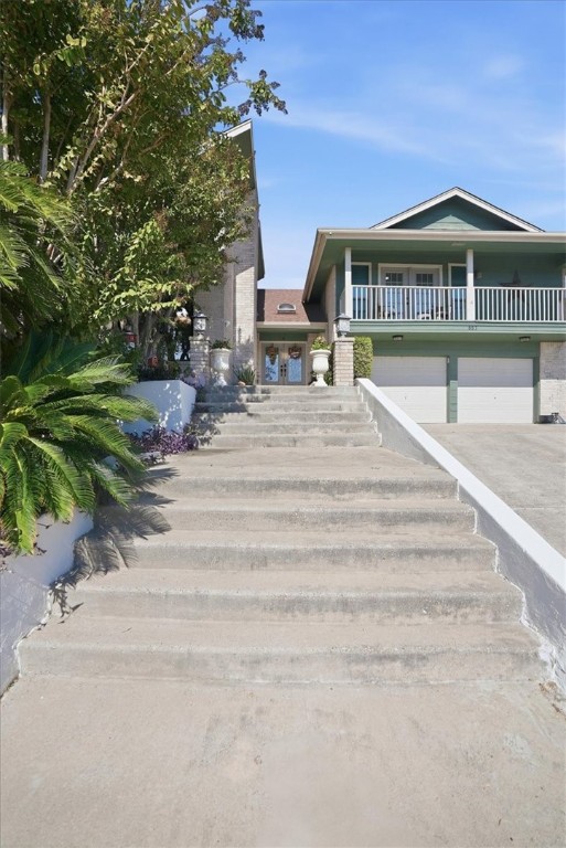 857 Cliff Dr Property Photo 4