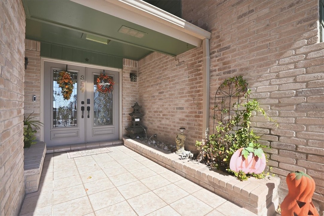 857 Cliff Dr Property Photo 6