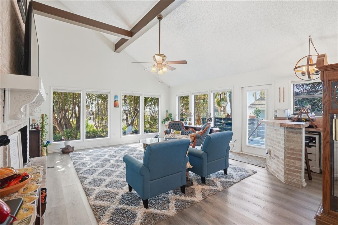 857 Cliff Dr Property Photo 8