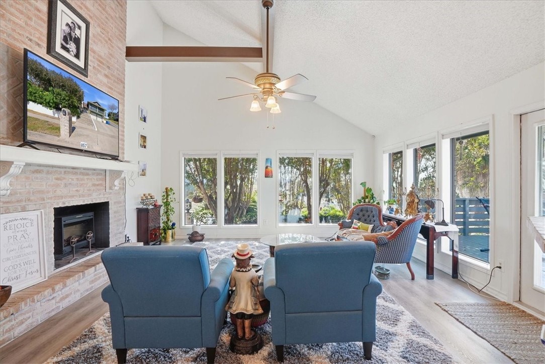 857 Cliff Dr Property Photo 9