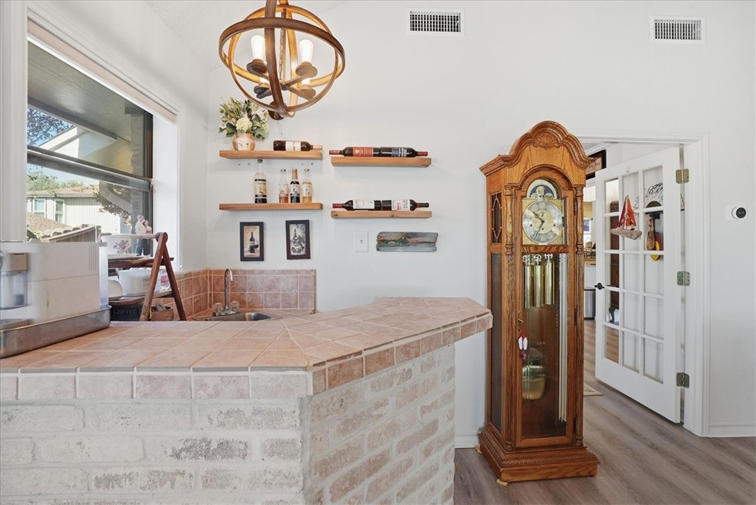 857 Cliff Dr Property Photo 12