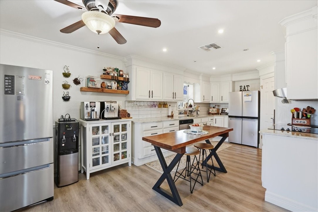 857 Cliff Dr Property Photo 16