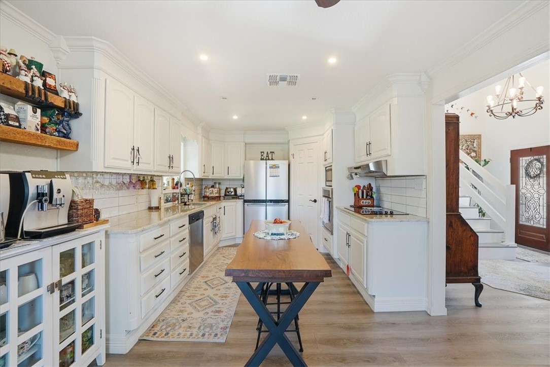 857 Cliff Dr Property Photo 17