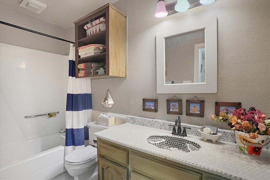 857 Cliff Dr Property Photo 28