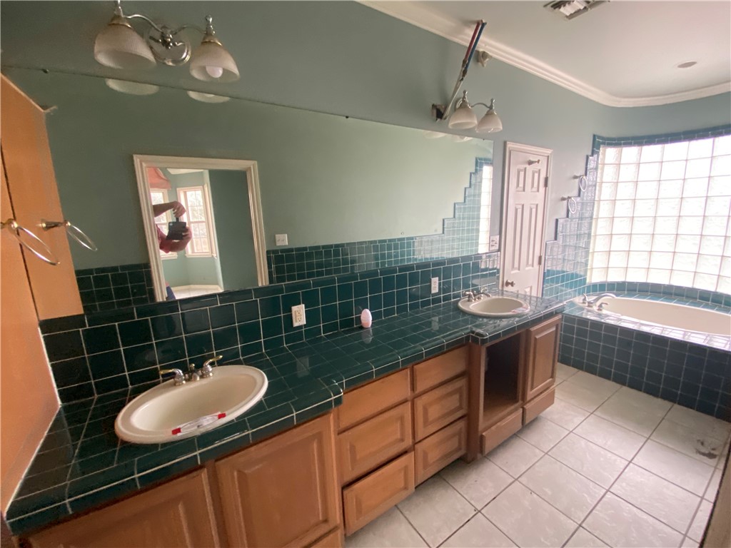 527 County Road 137 Property Photo 10