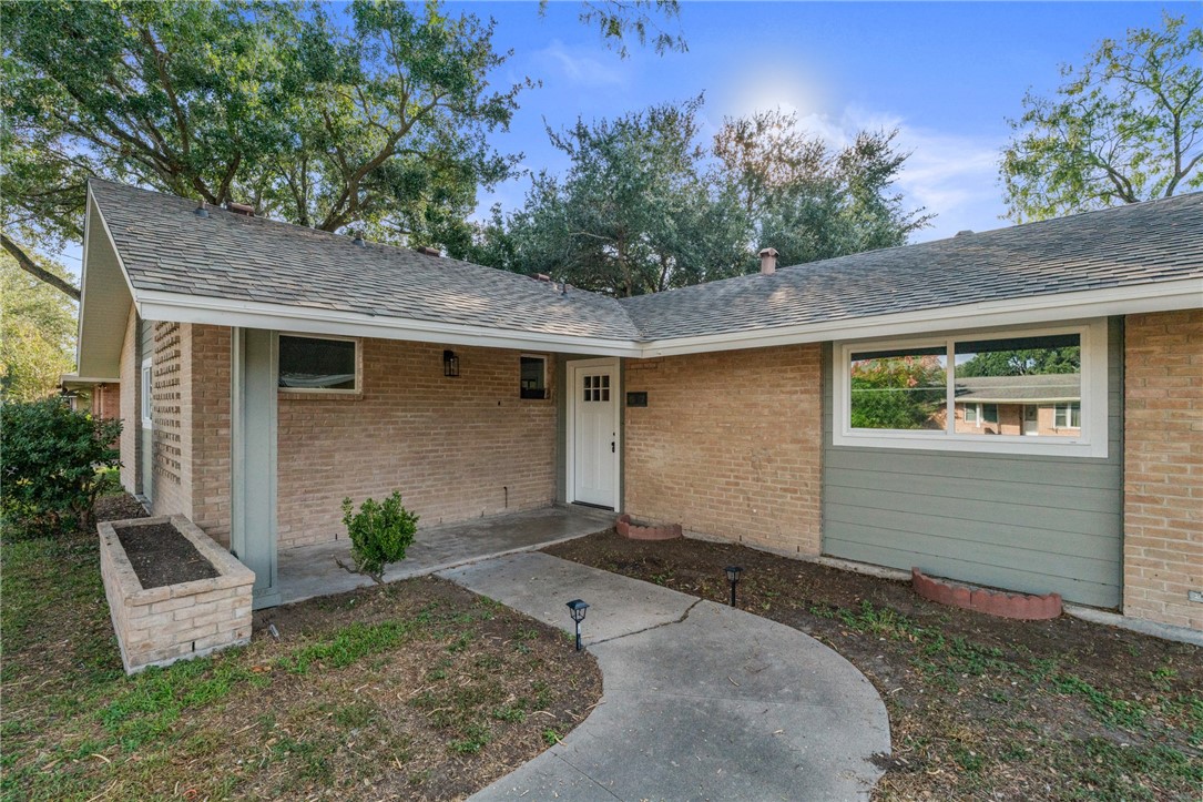 617 Coral Pl Property Photo 3