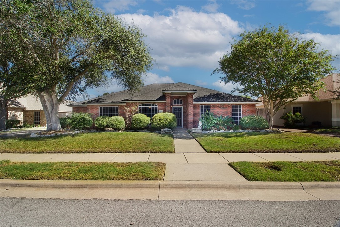 629 E Broadway Property Photo 1