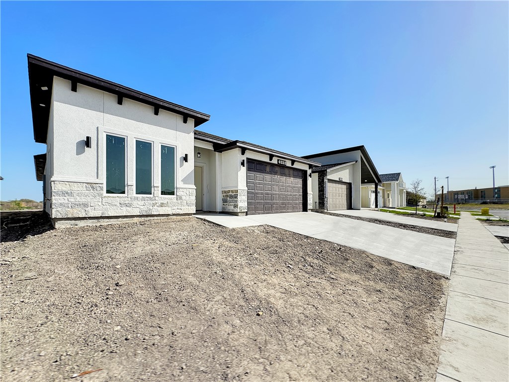 6222 Sadie St Property Photo 3