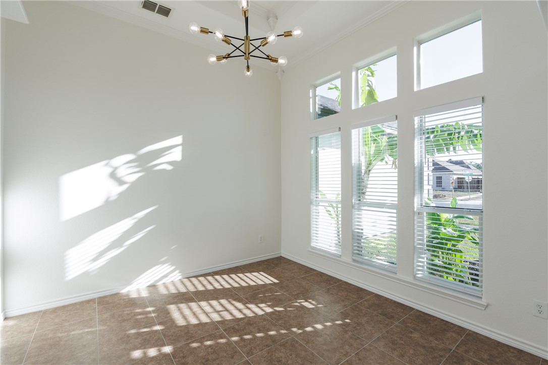 4025 Puget Sound Dr Property Photo 5