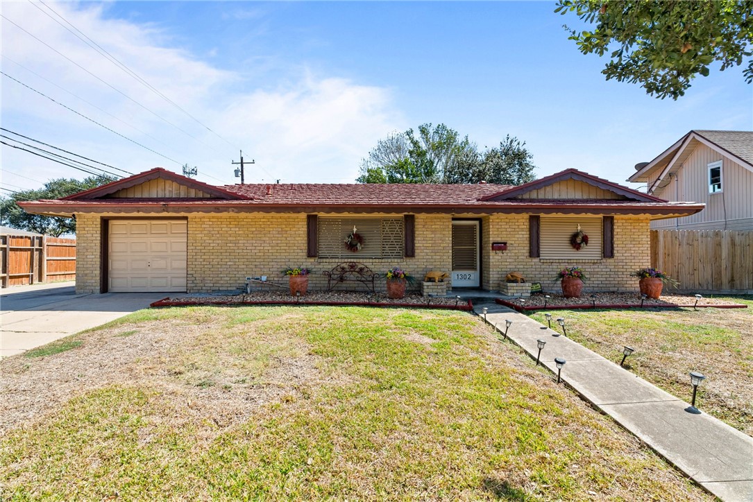 1302 Aswan Dr Property Photo 1