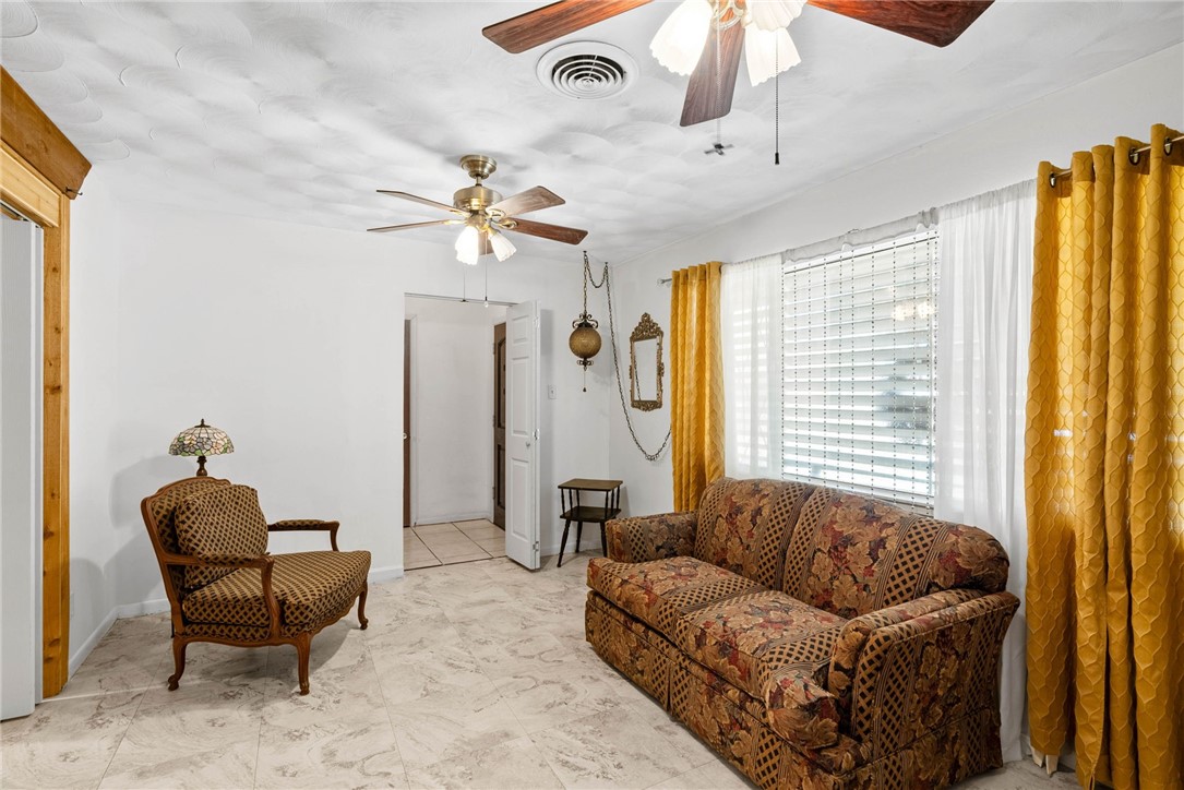 1302 Aswan Dr Property Photo 3