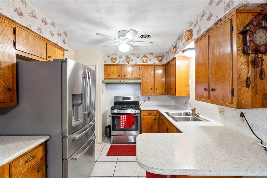 1302 Aswan Dr Property Photo 4