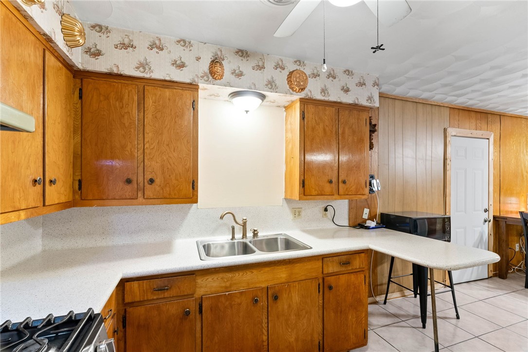 1302 Aswan Dr Property Photo 5